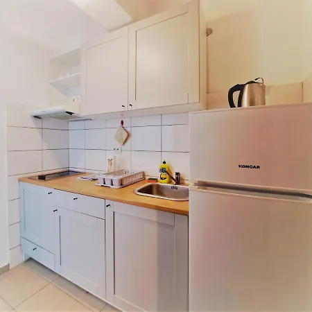 Апартаменты Seaside Brist Ткон